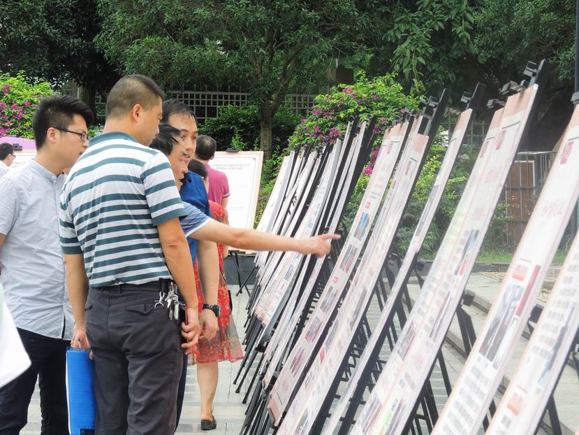 调整大小 2018.7.4我院组织干部参观廉政图片展3.jpg