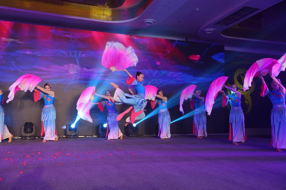 调整大小 我院舞蹈《秀色》参加四川大学华西第二医院医联体艺术沙龙演出2.jpg